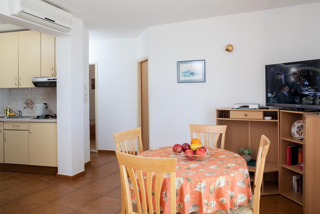 Apartments Waterfront Ivan Podgora Quarto foto
